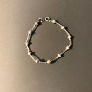 Silver ankle bracelet with frog charm in the middle 10”